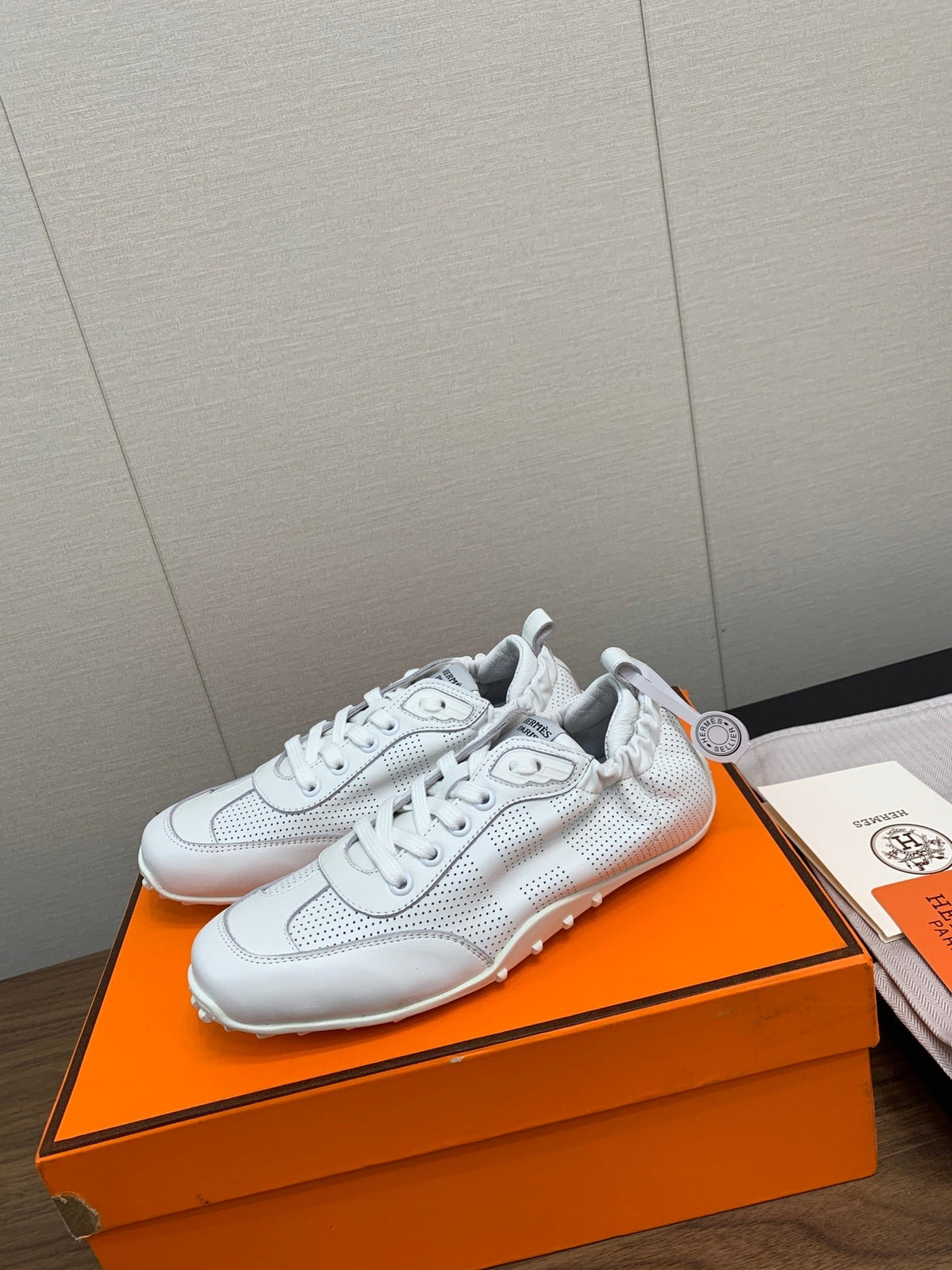 SKATEBOARD SHOES LIGHT GRAY CALFSKIN