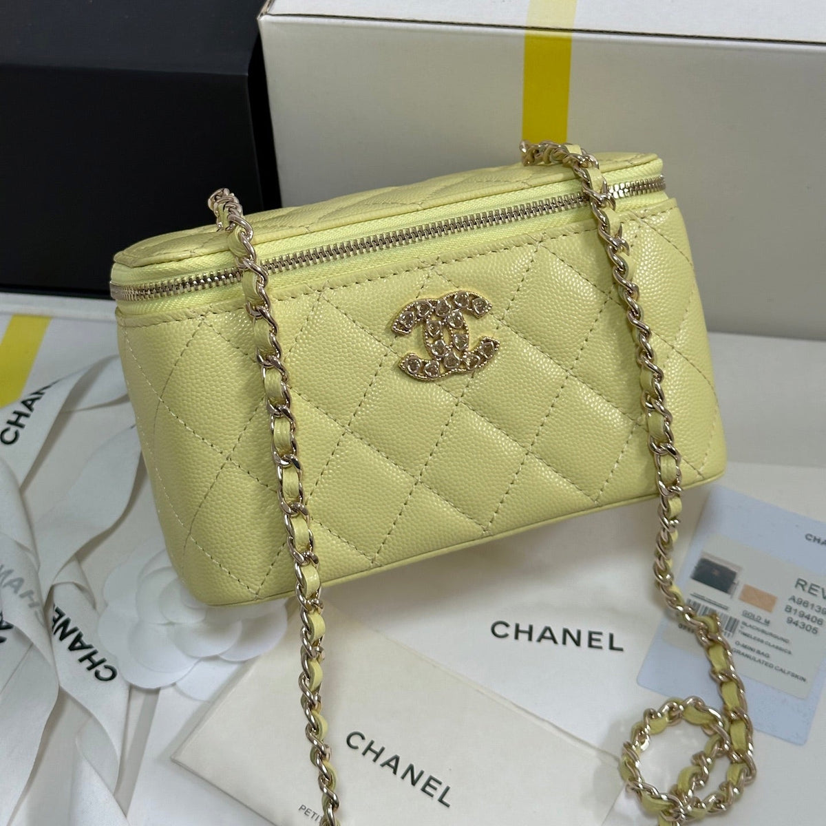 VANITY CASE 17 CRYSTAL STUDDED LOGO IN YELLOW CALFSKIN GOLD HARDWARE