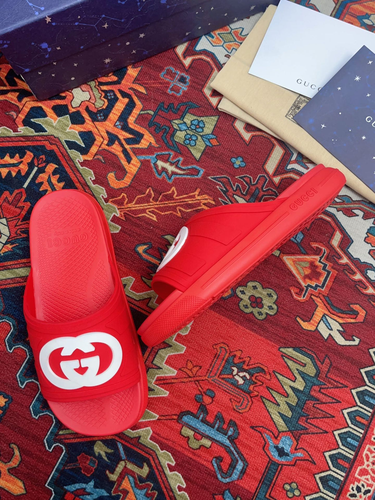 GG INTERLOCKING G SLIDE SANDAL CRIMSON RUBBER