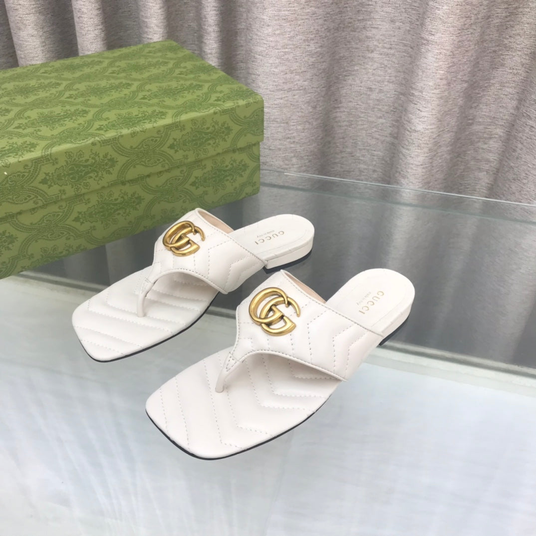 GG  marmont logo - embellished mattelasse leather sandal in white
