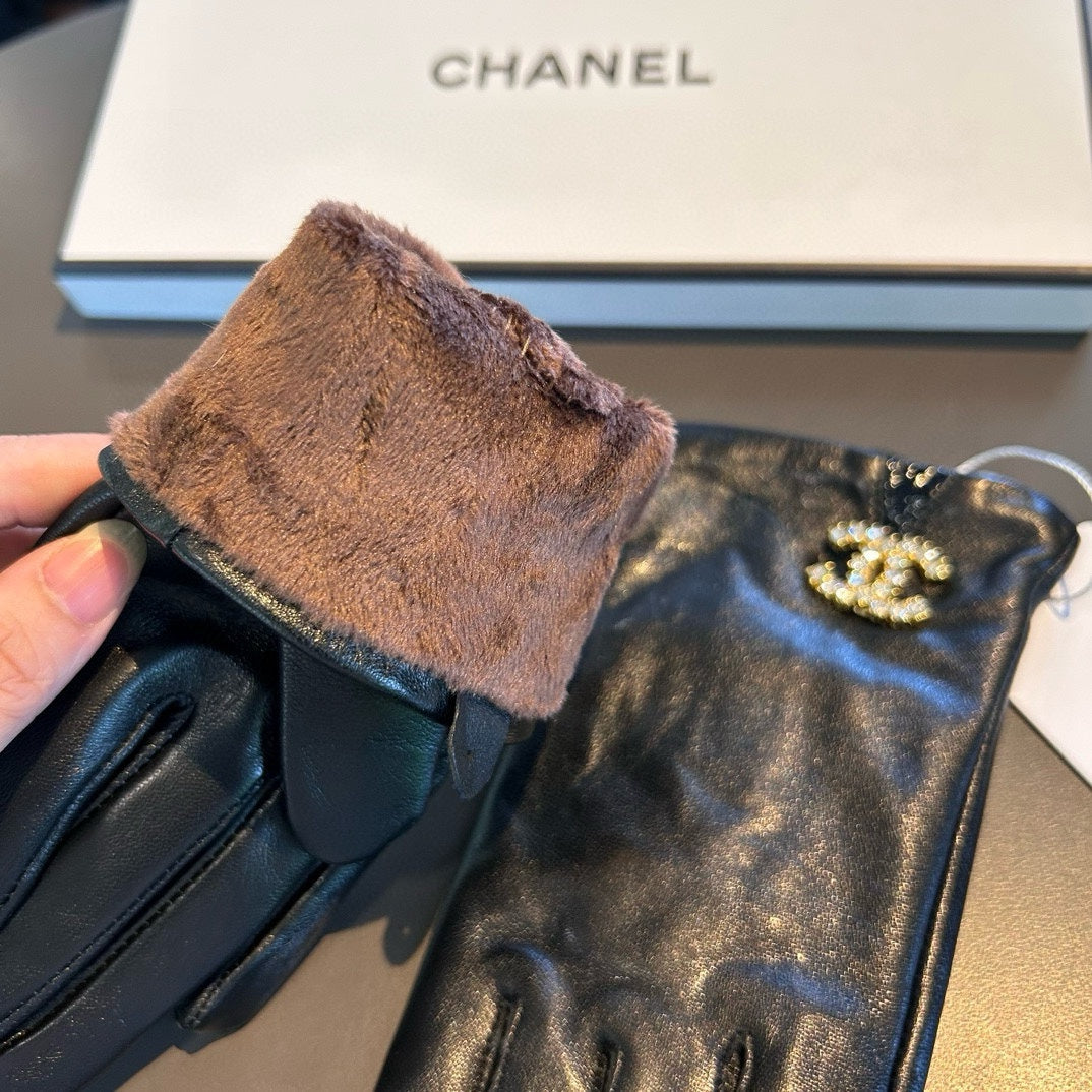 TOUCHSCREEN GLOVES IN BLACK LAMBSKIN WITH GOLD LOGO 462272
