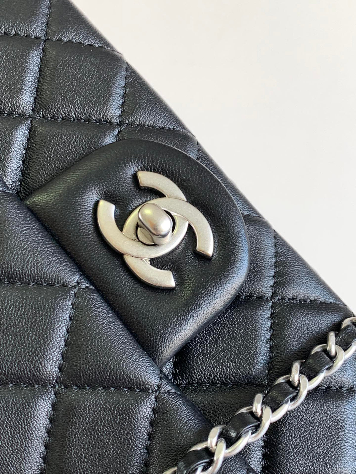 CC SMALL 20 FLAP BAG IN BLACK CALFSKIN