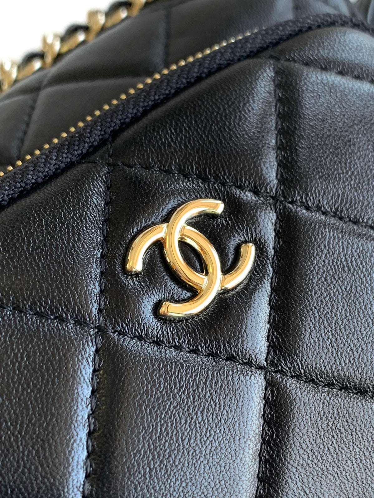 CHANEL 25S CAMERA BAG 23 IN BLACK LAMBSKIN WITH GOLD HARDWARE
