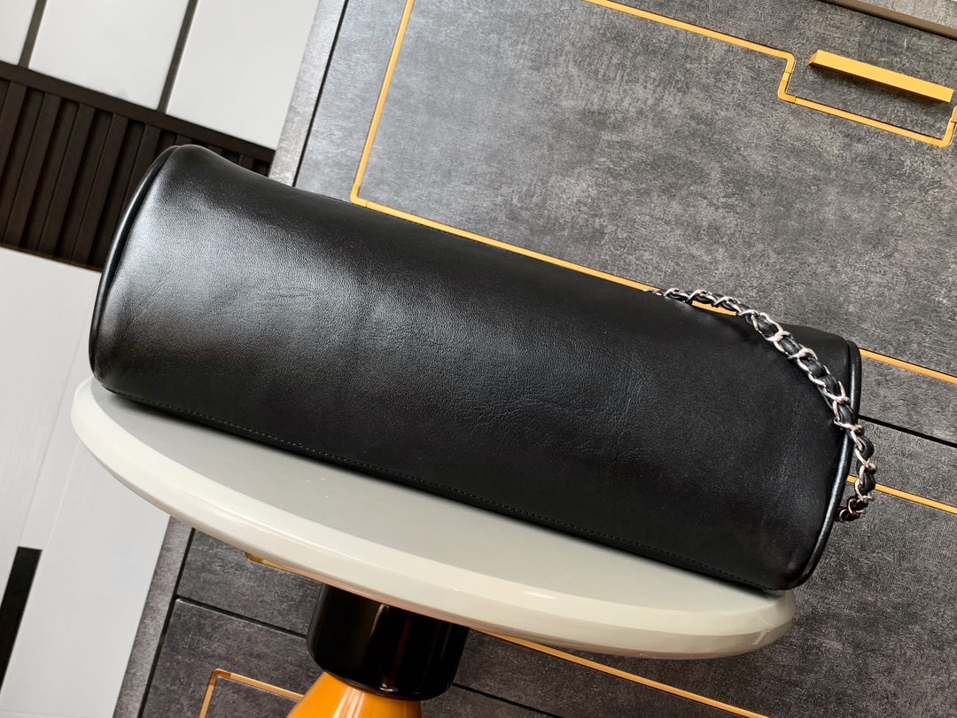 CHANEL 25S HOBO BAG 40 CM IN BLACK SMOOTH CALFSKIN