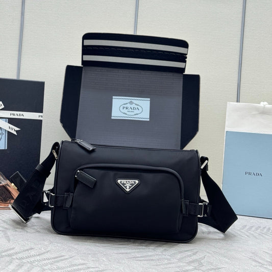 PRADA 25S MEDIUM MESSENGER BAG 35 IN BLACK RE-NYLON AND CALFSKIN
