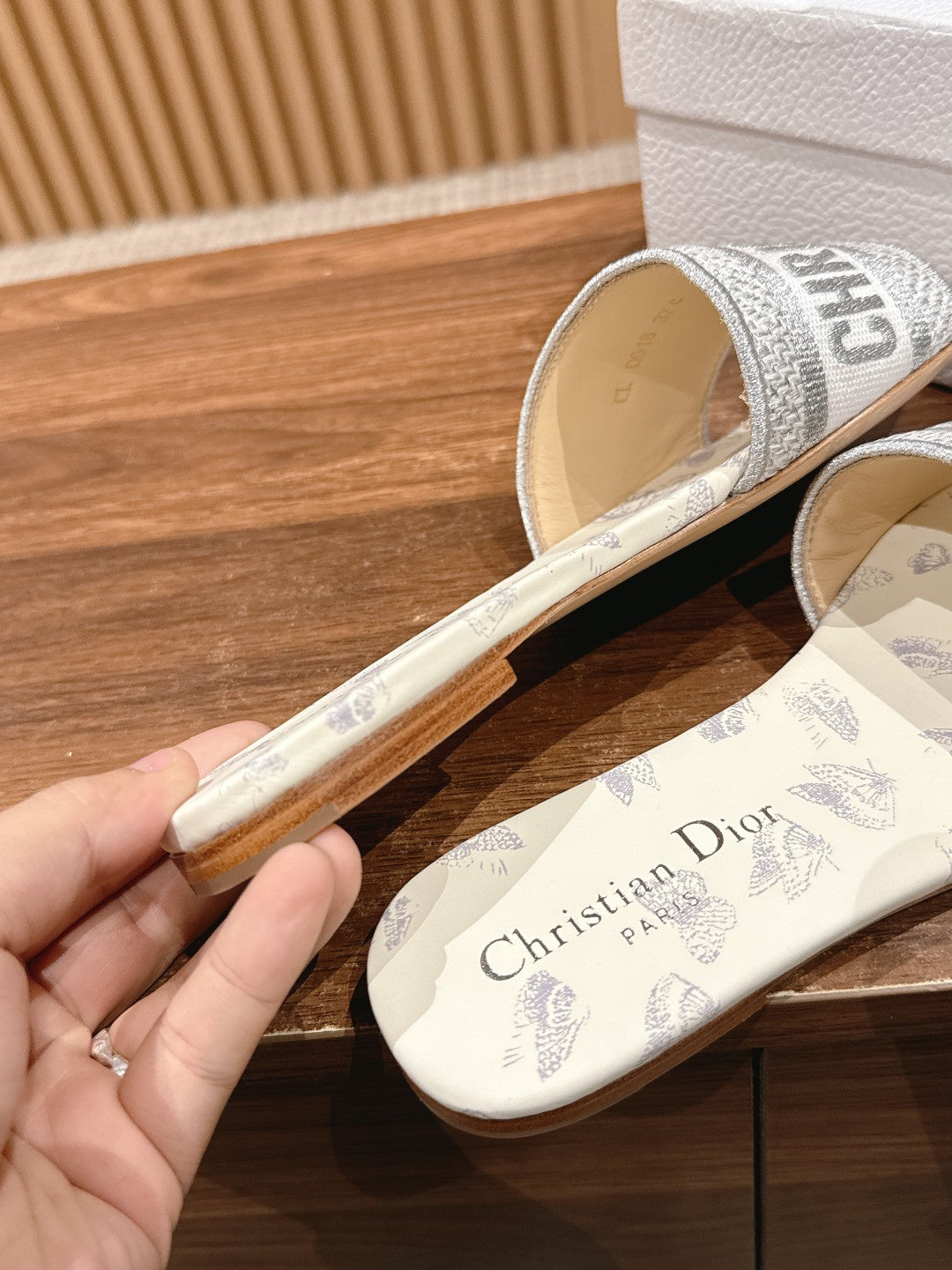 DIOR 26S SLIDE SANDALS IN GREY BUTTERFLY PRINT LOGO