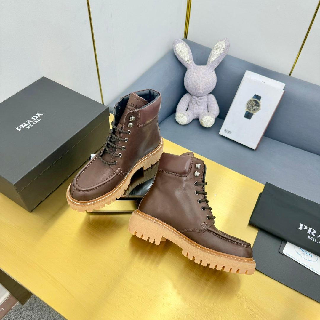 LACE-UP ANKLE BOOTS IN CHOCOLATE BROWN CALFSKIN