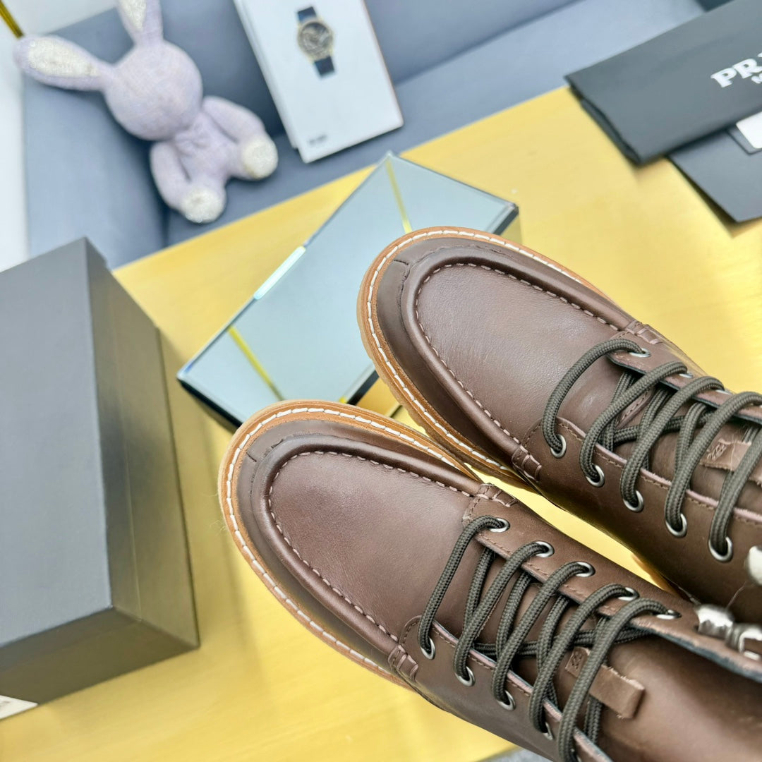 LACE-UP ANKLE BOOTS IN CHOCOLATE BROWN CALFSKIN