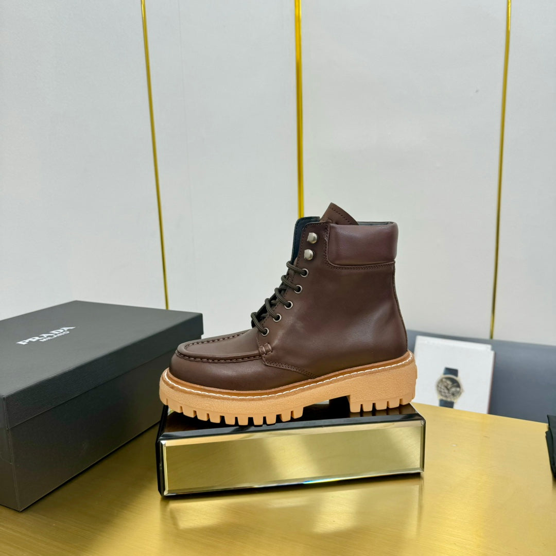 LACE-UP ANKLE BOOTS IN CHOCOLATE BROWN CALFSKIN