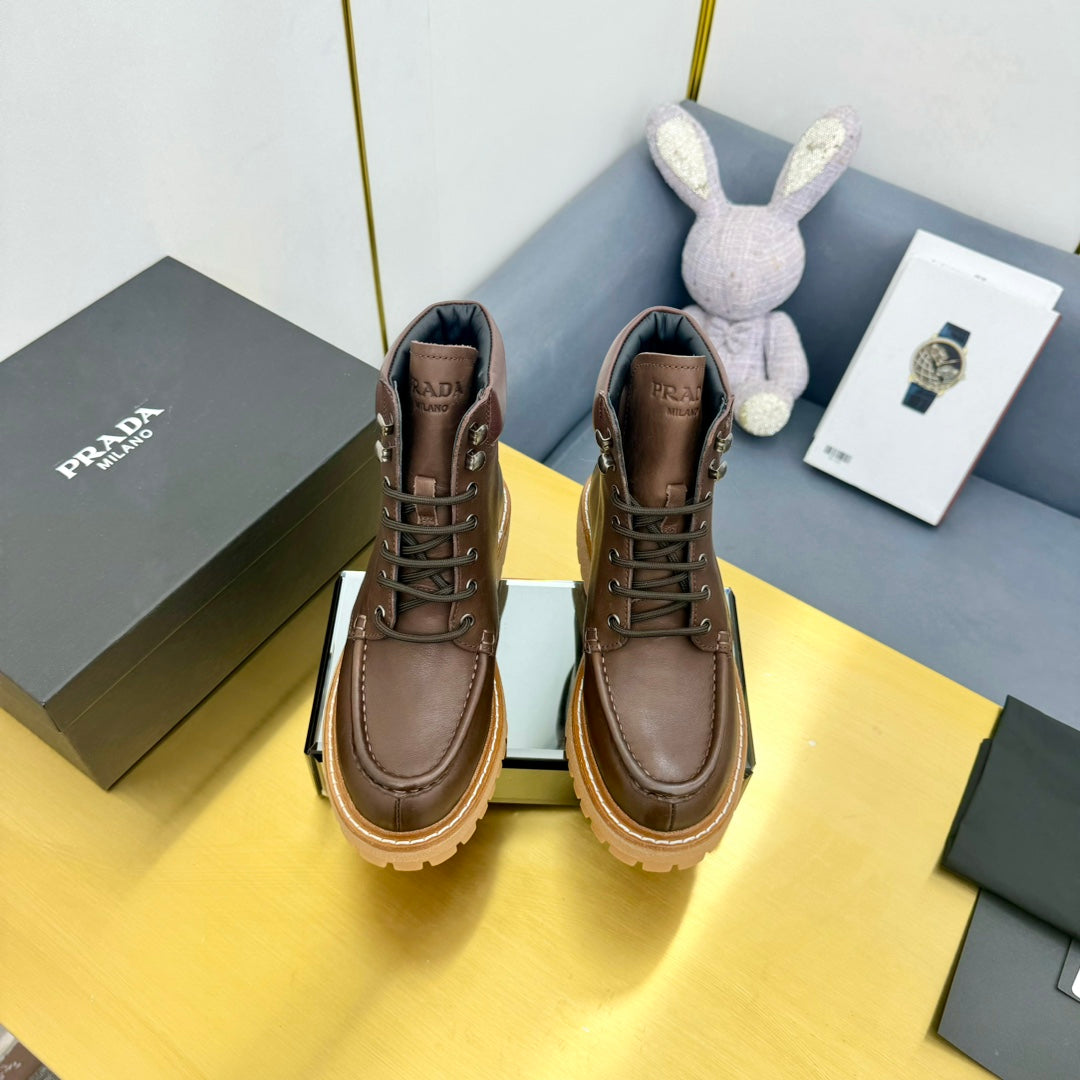 LACE-UP ANKLE BOOTS IN CHOCOLATE BROWN CALFSKIN