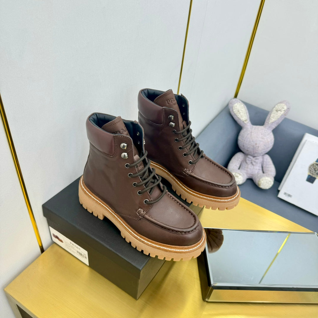 LACE-UP ANKLE BOOTS IN CHOCOLATE BROWN CALFSKIN