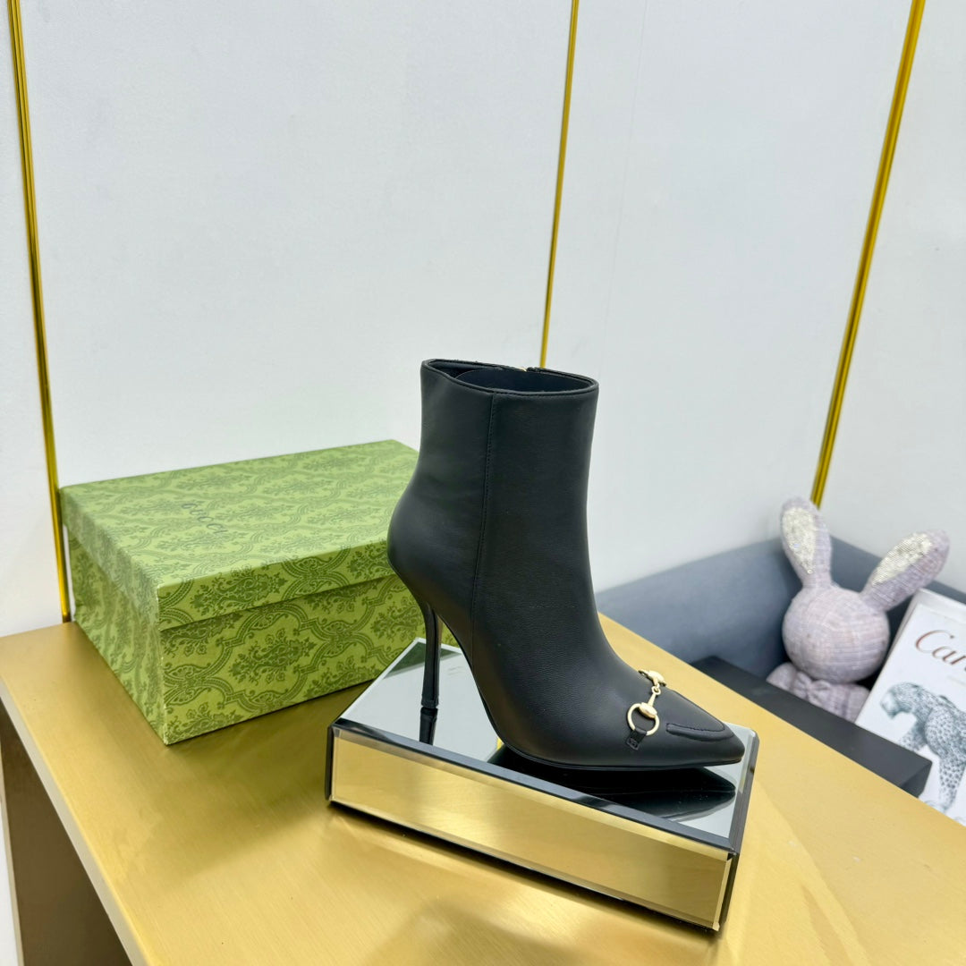 GG HORSEBIT ANKLE BOOT IN BLACK SHEEPSKIN