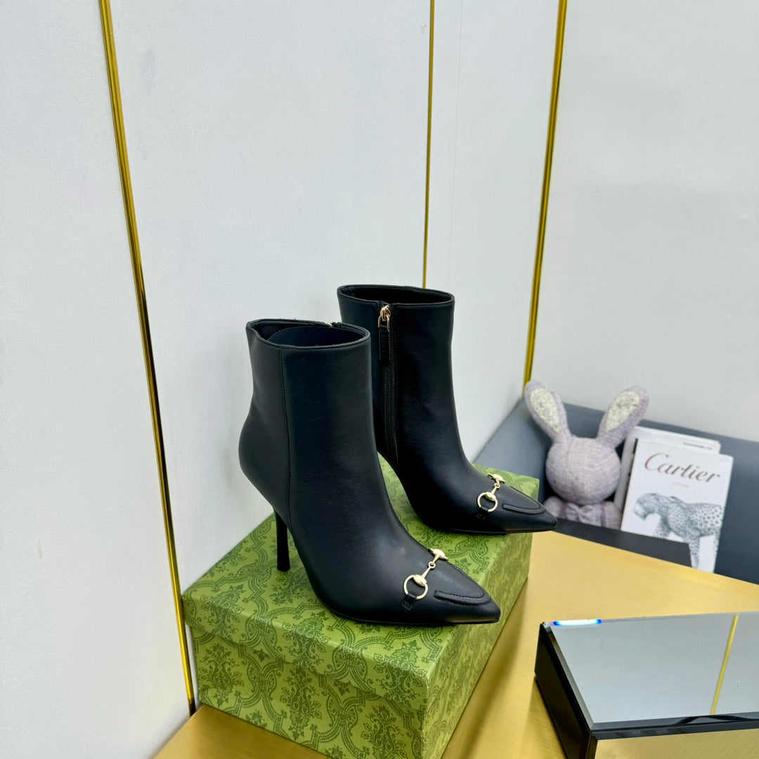 GG HORSEBIT ANKLE BOOT IN BLACK SHEEPSKIN