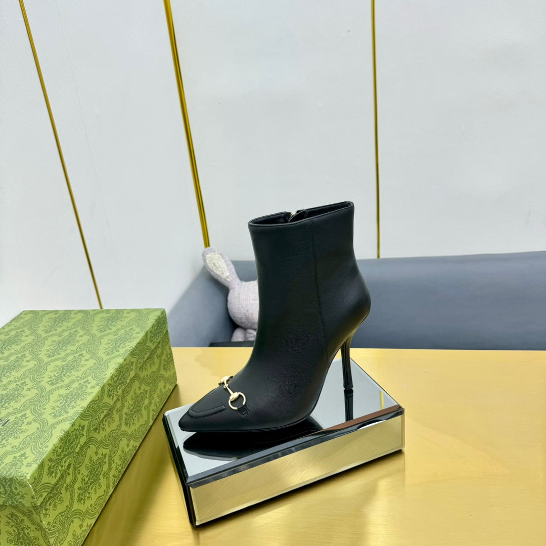 GG HORSEBIT ANKLE BOOT IN BLACK SHEEPSKIN