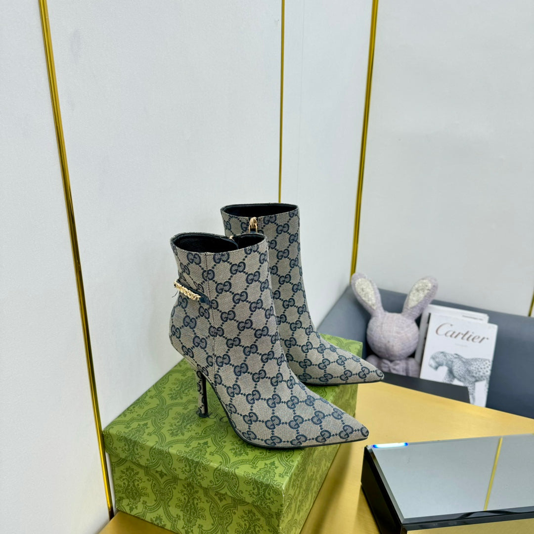 GG SIGNORIA ANKLE BOOT IN PALE GRAY MONOGRAM CANVAS