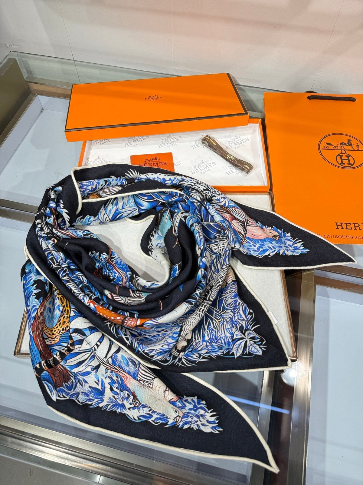 HERMES 26S SCARF 135 IN SILK AND CASHMERE 492356