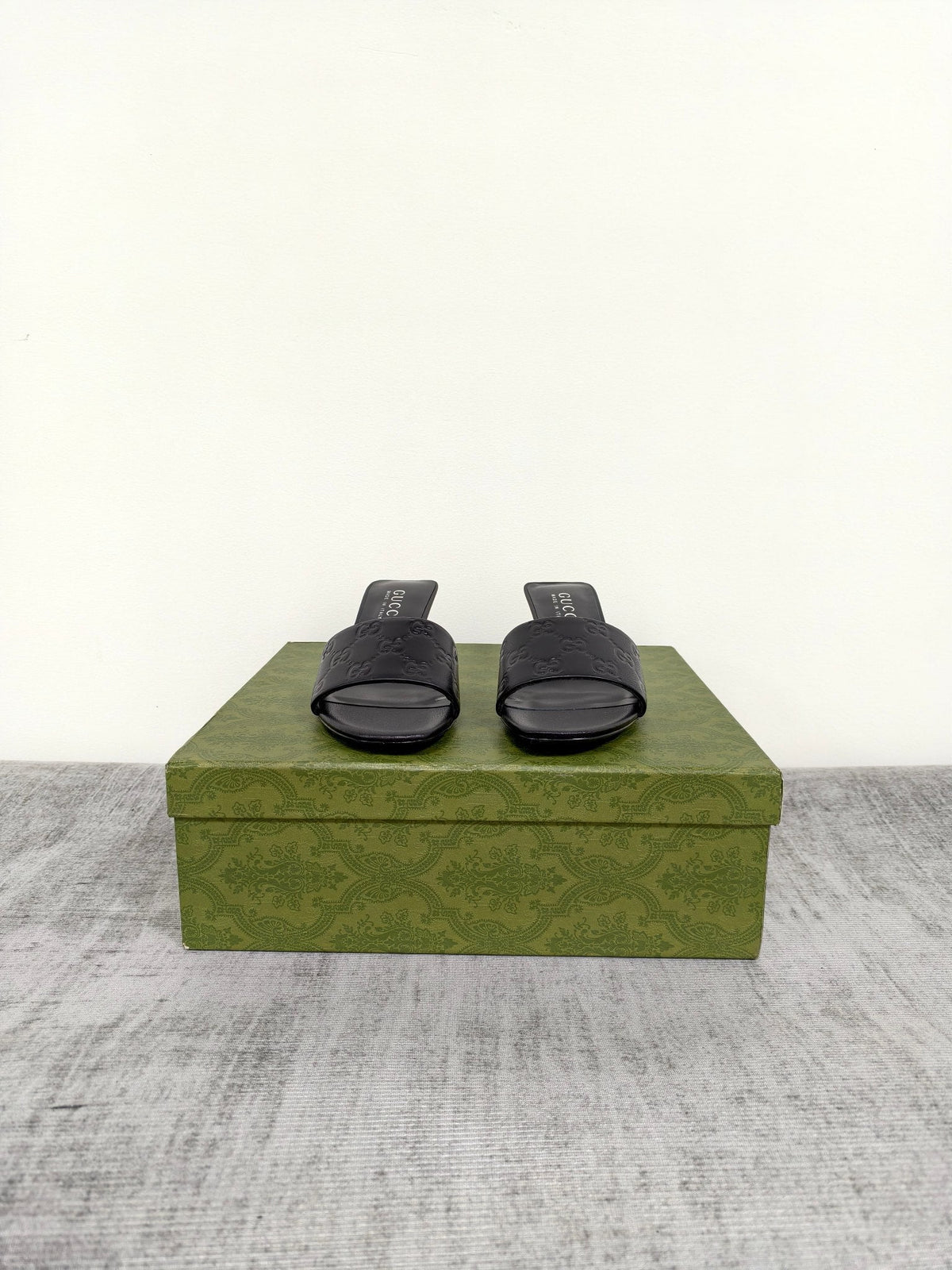GUCCI 26S MULE SANDALS 55MM IN BLACK CALFSKIN GG EMBOSSED