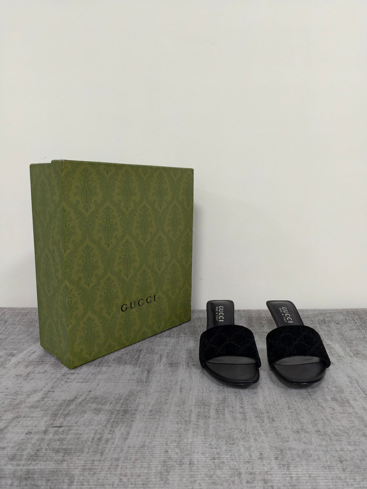 GUCCI 26S MULE SANDALS 55MM IN BLACK VELVET GG EMBOSSED