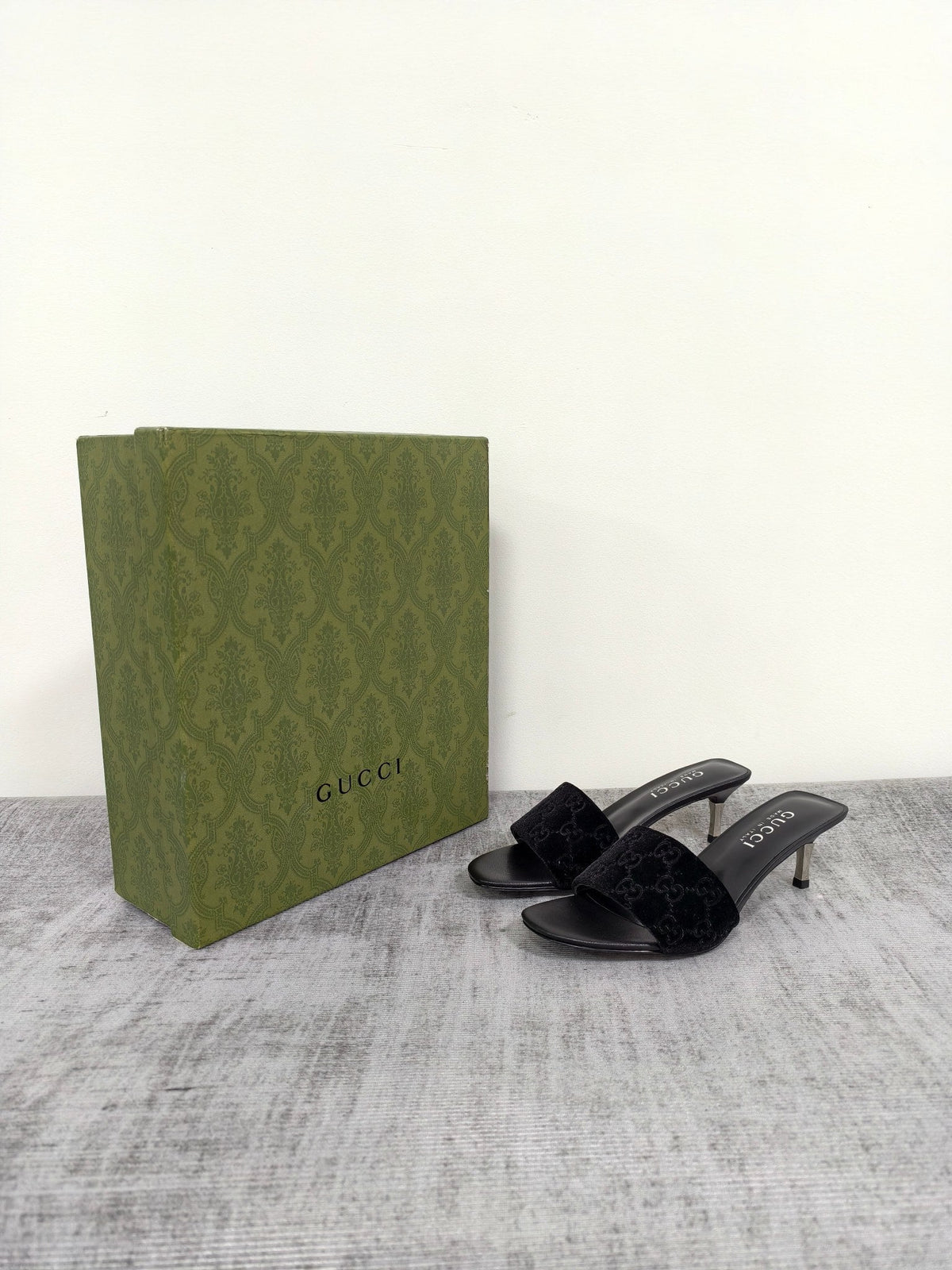 GUCCI 26S MULE SANDALS 55MM IN BLACK VELVET GG EMBOSSED