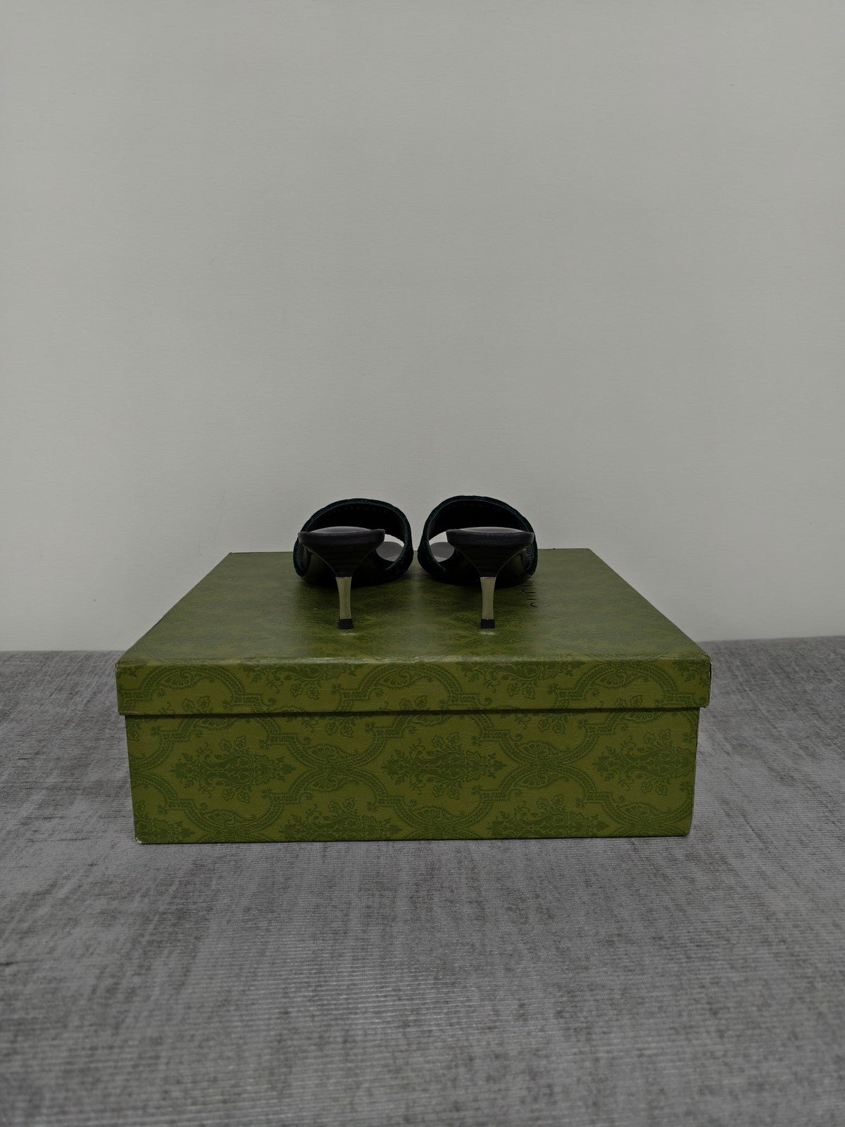 GUCCI 26S MULE SANDALS 55MM IN DARK GREEN VELVET GG EMBOSSED