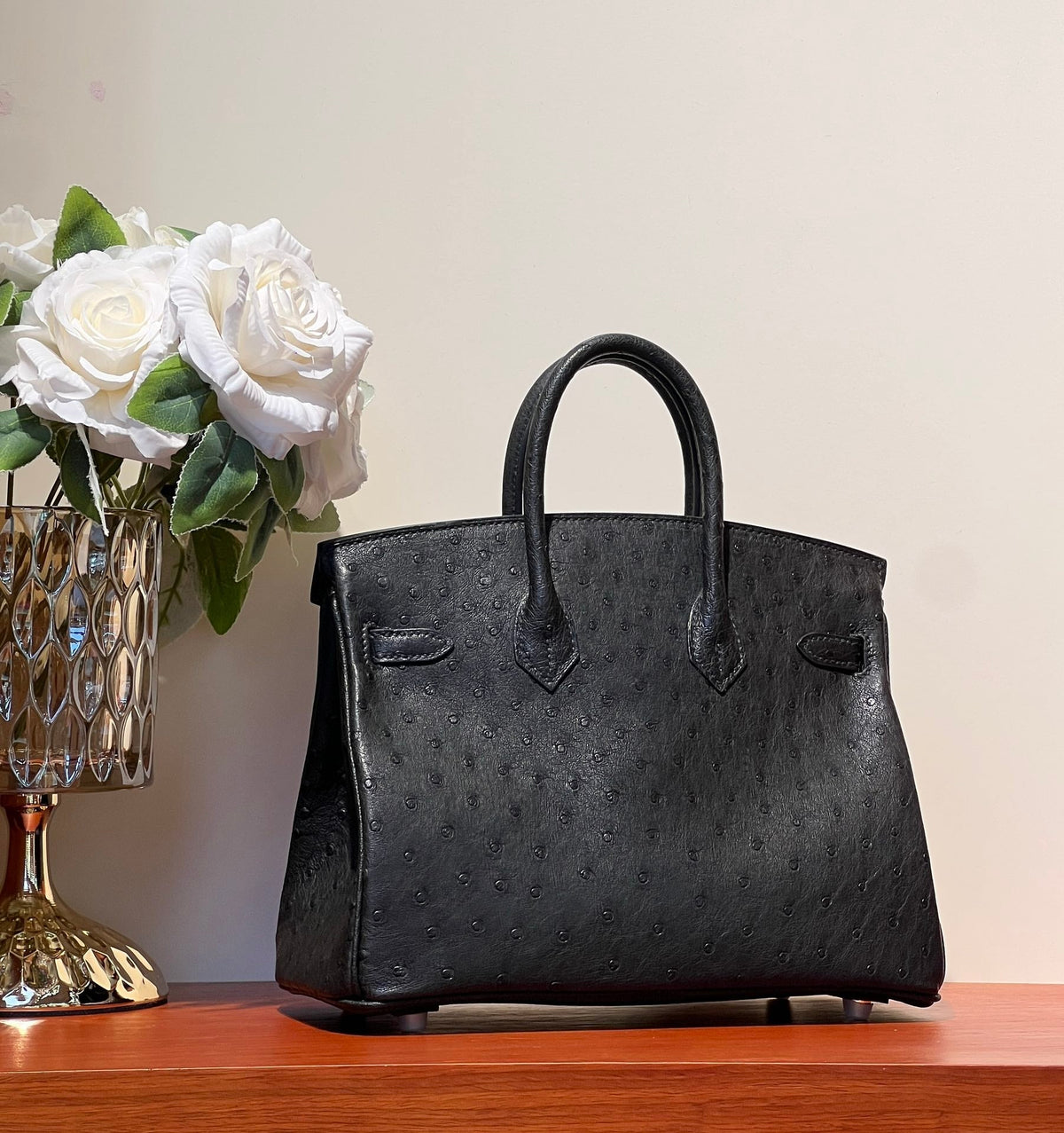 KELLY SELLIER 25 BAG IN BLACK OSTRICH LEATHER WITH GOLD HARDWARE