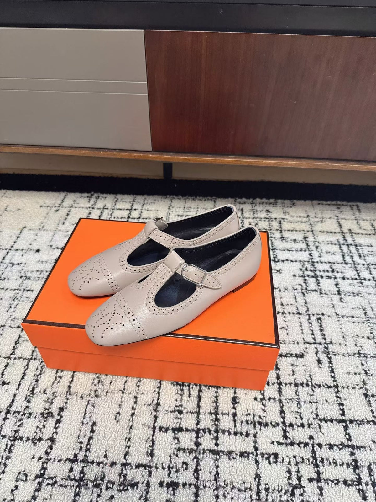 HM 26S PERFORATED BALLET FLATS IN BEIGE CALFSKIN