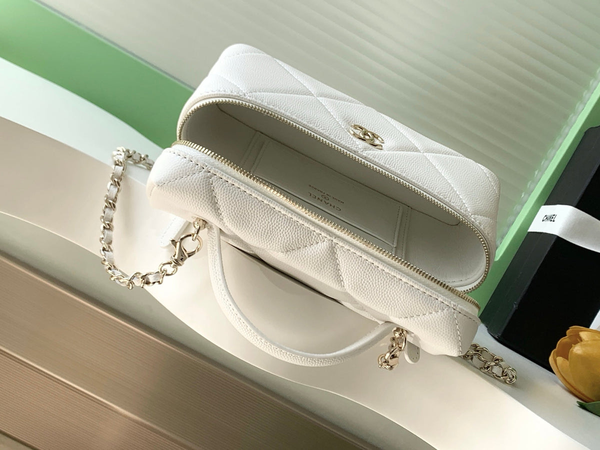 CHANEL 25S VANITY BAG 19.5 CM IN WHITE LAMBSKIN