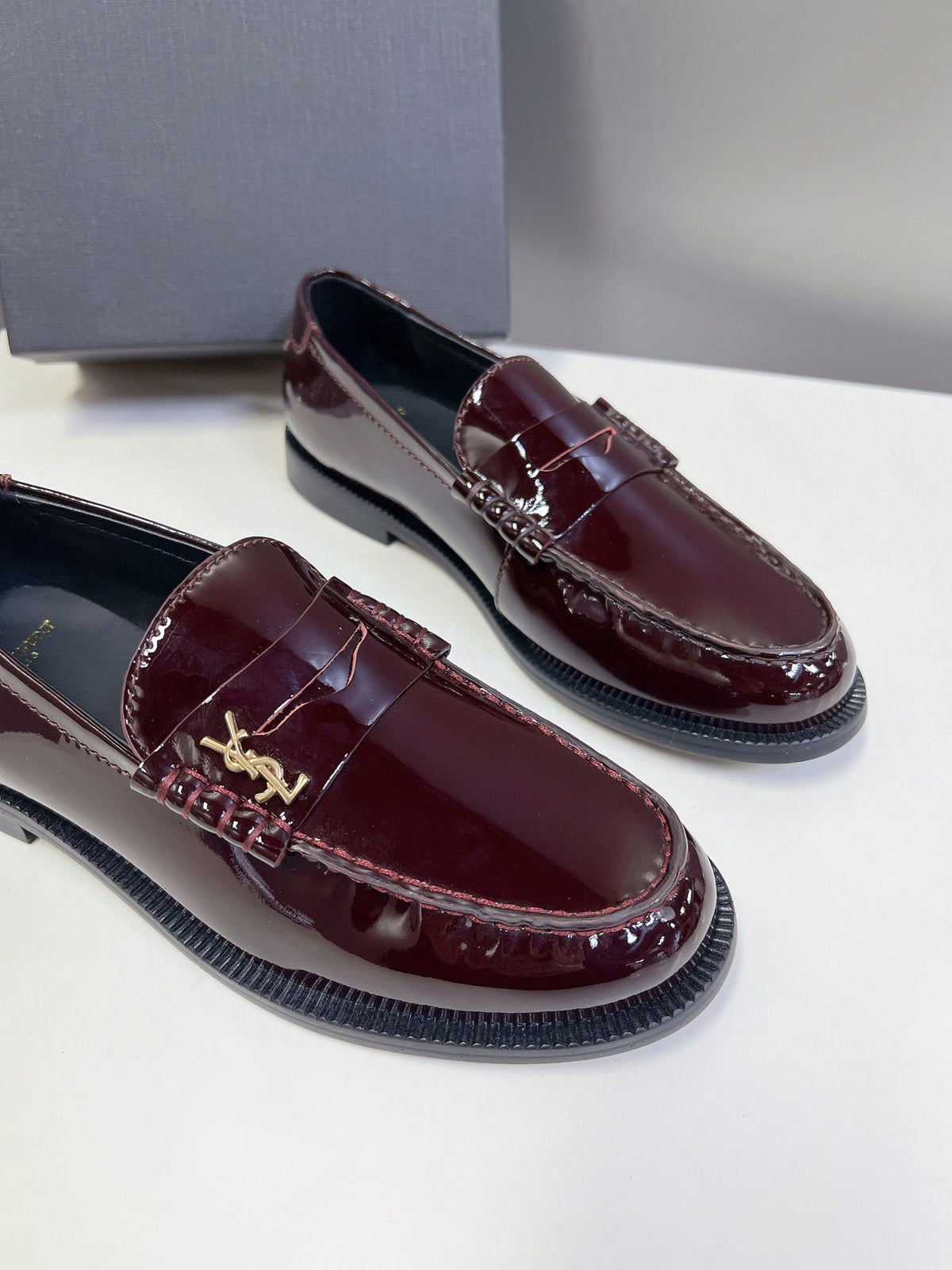 YSL 25S SAINT LAURENT LOAFERS IN BLACK CHERRY PATENT CALFSKIN
