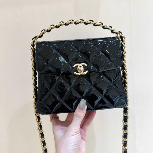 25S CHANEL TOTE CROSSBODY BAG 19 IN BLACK GLOSSY LEATHER WITH METAL HANDLE