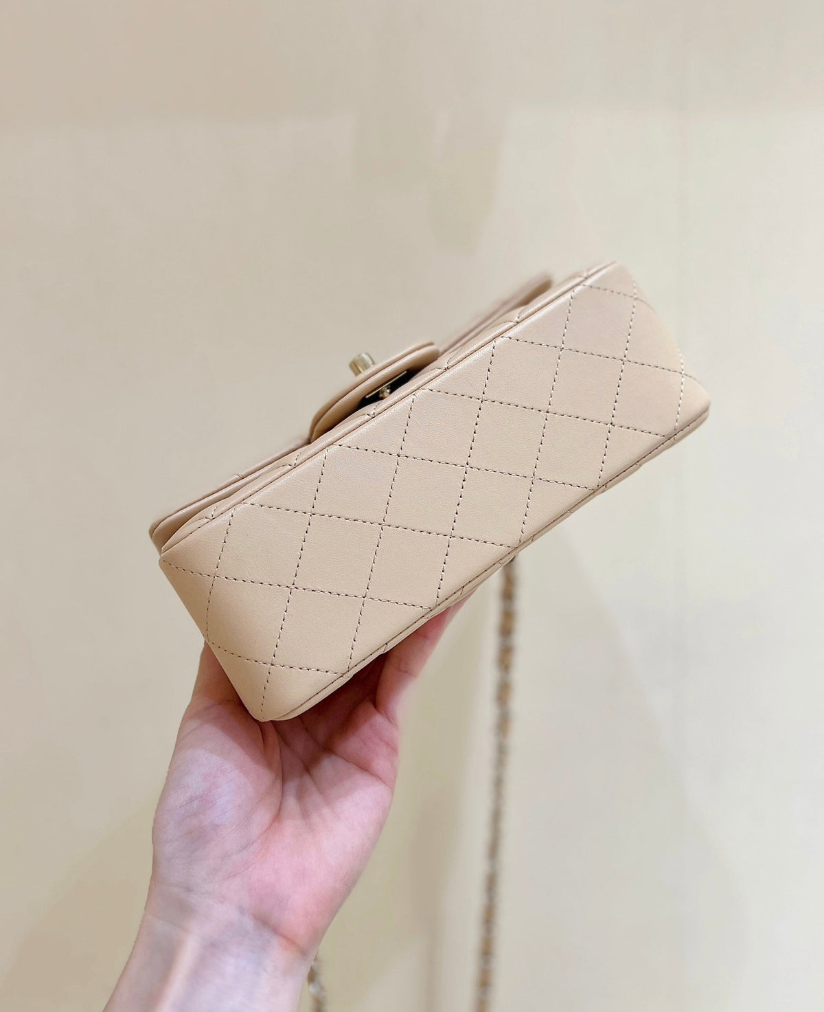 CHANEL 25S FLAP BAG 20 CM IN LIGHT BEIGE LAMBSKIN WITH GOLD HARDWARE
