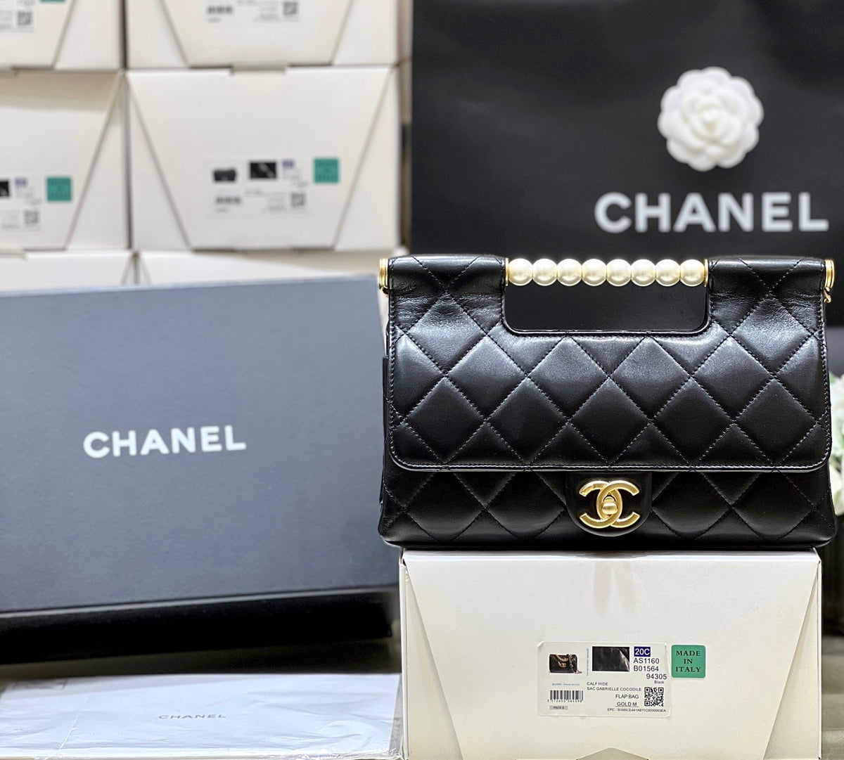 PEARL TOP HANDLE BAG 25 IN BLACK LAMBSKIN GOLD HARDWARE