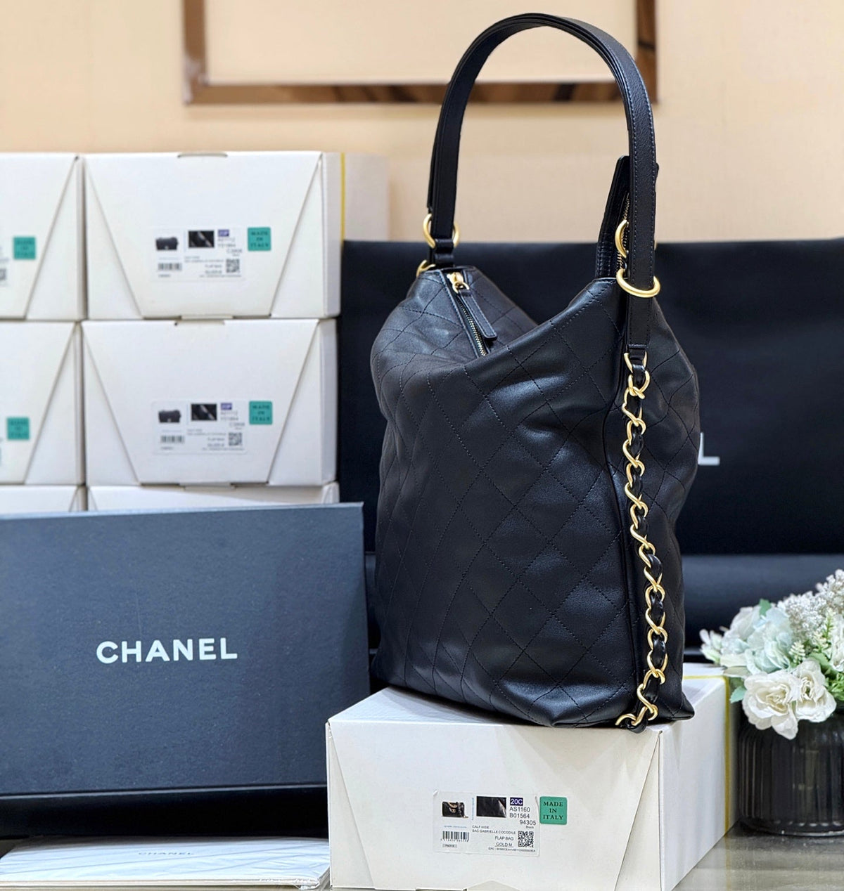 CHANEL 25S MEDIUM MAXIUM OLD HOBO BAG 33 IN BLACK CALFSKIN