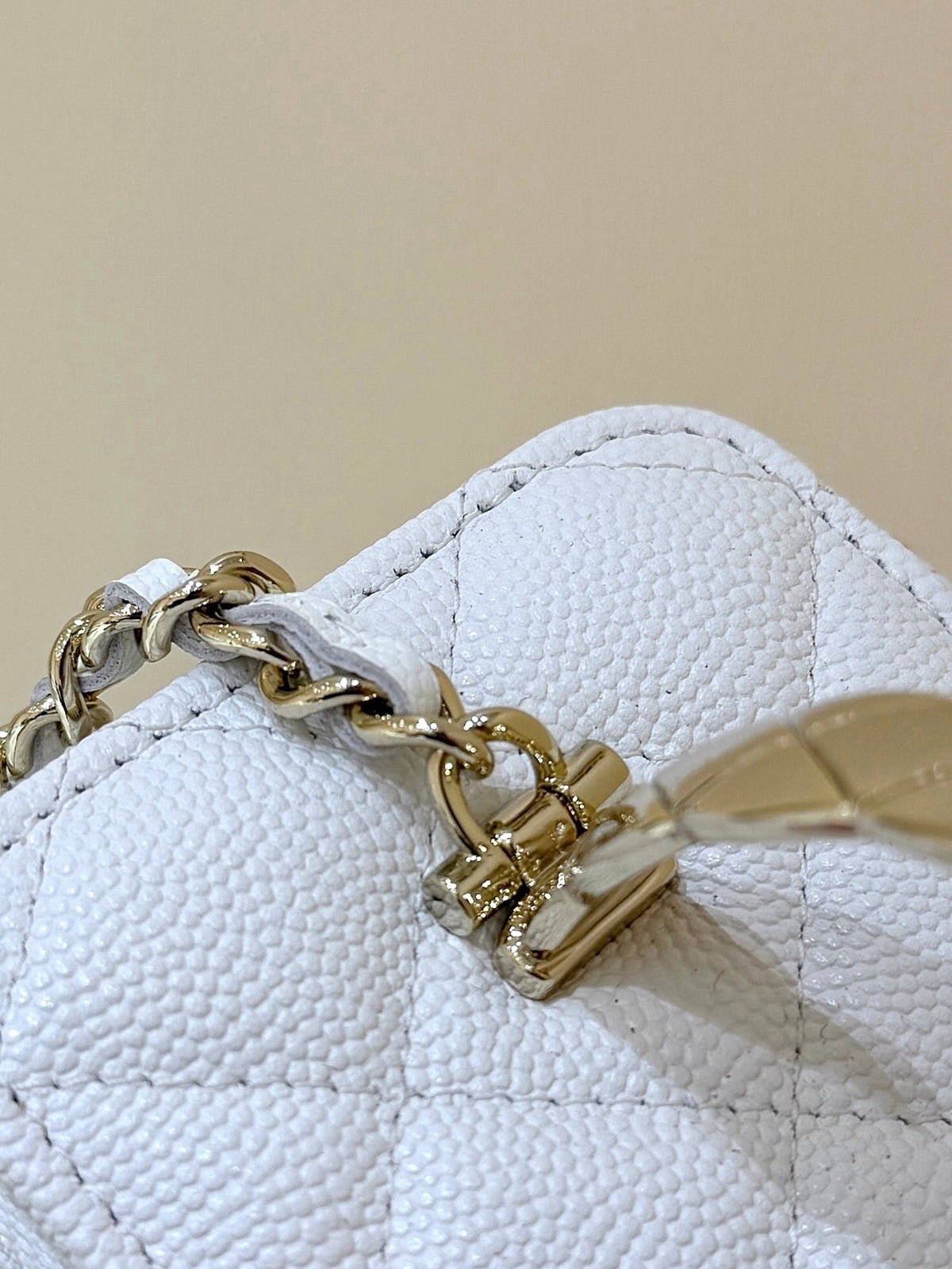 CHANEL 25S COCO CRUSH 17 IN WHITE CALFSKIN GOLD HARDWARE