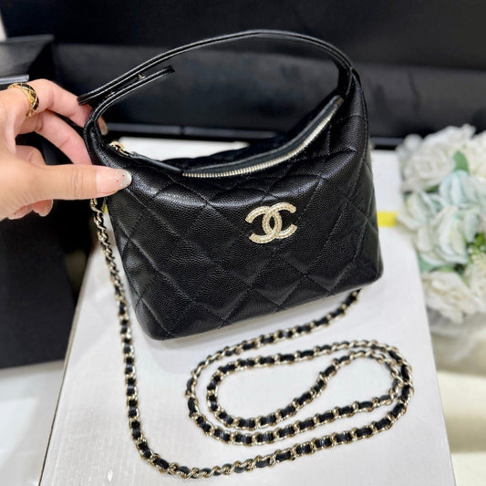 CHANEL 25S HOBO BAG 21 IN BLACK GRAINED CALFSKIN EMBELLISHED LOGO