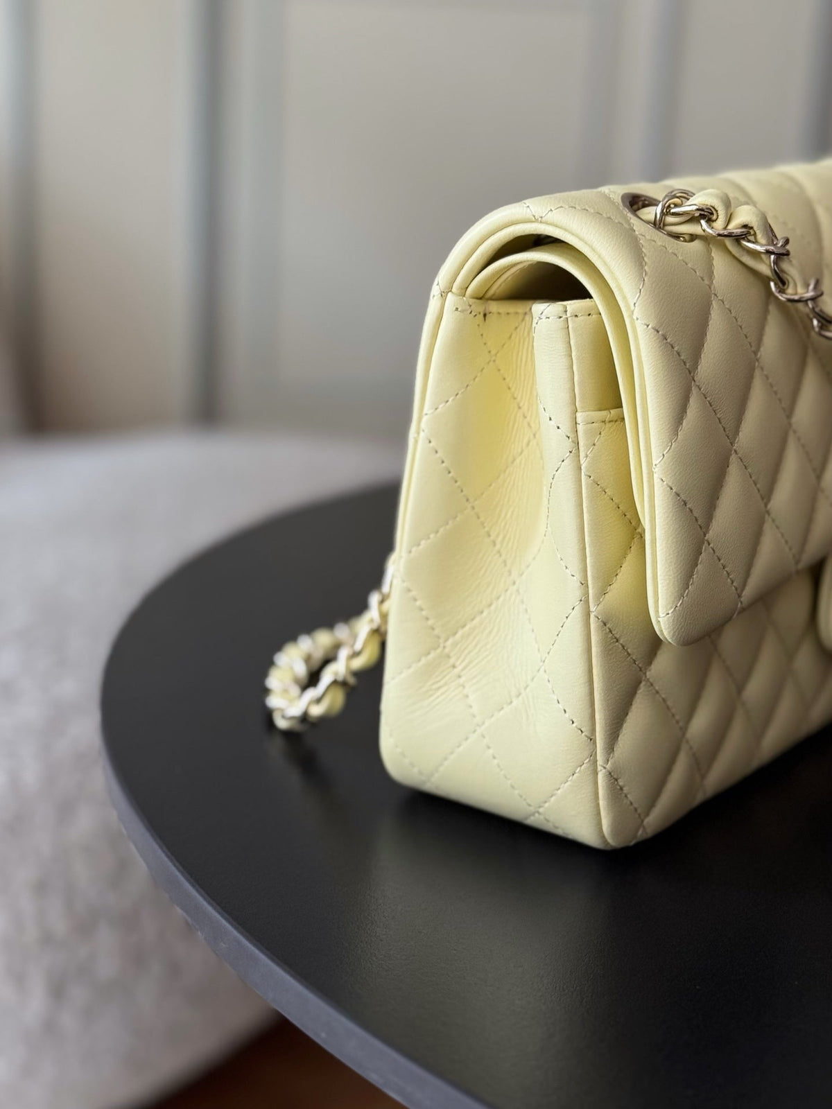 CHANEL 25S CLASSIC FLAP BAG 25 CM IN PALE BEIGE YELLOW LAMBSKIN WITH GOLD HARDWARE