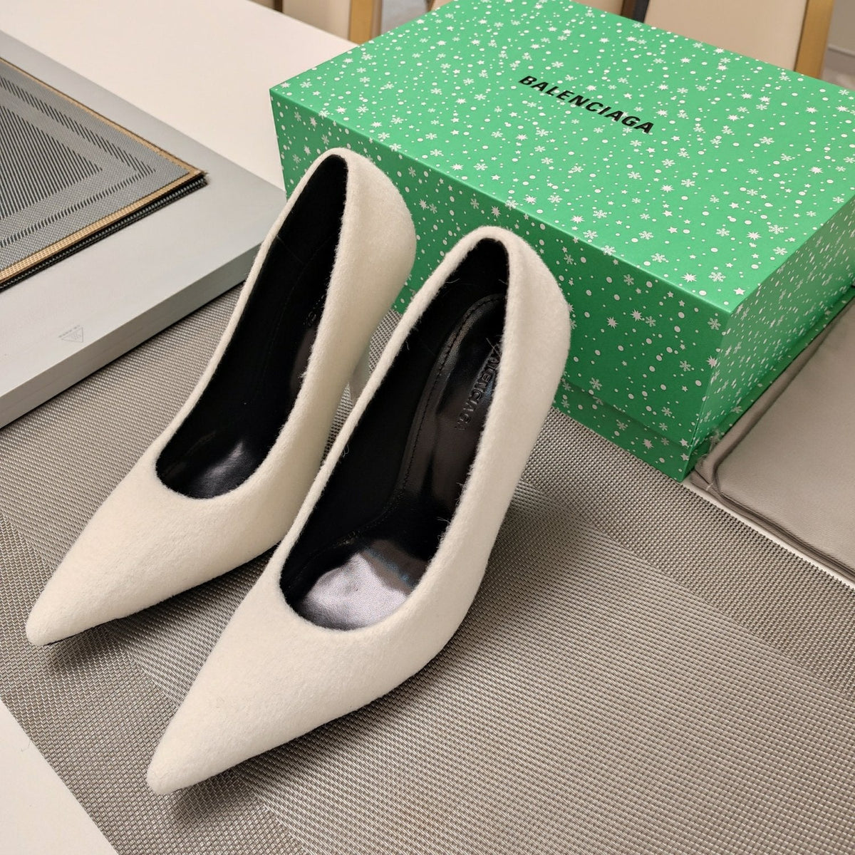 HIGH HEEL PUMPS 90MM IN WHITE WOOL