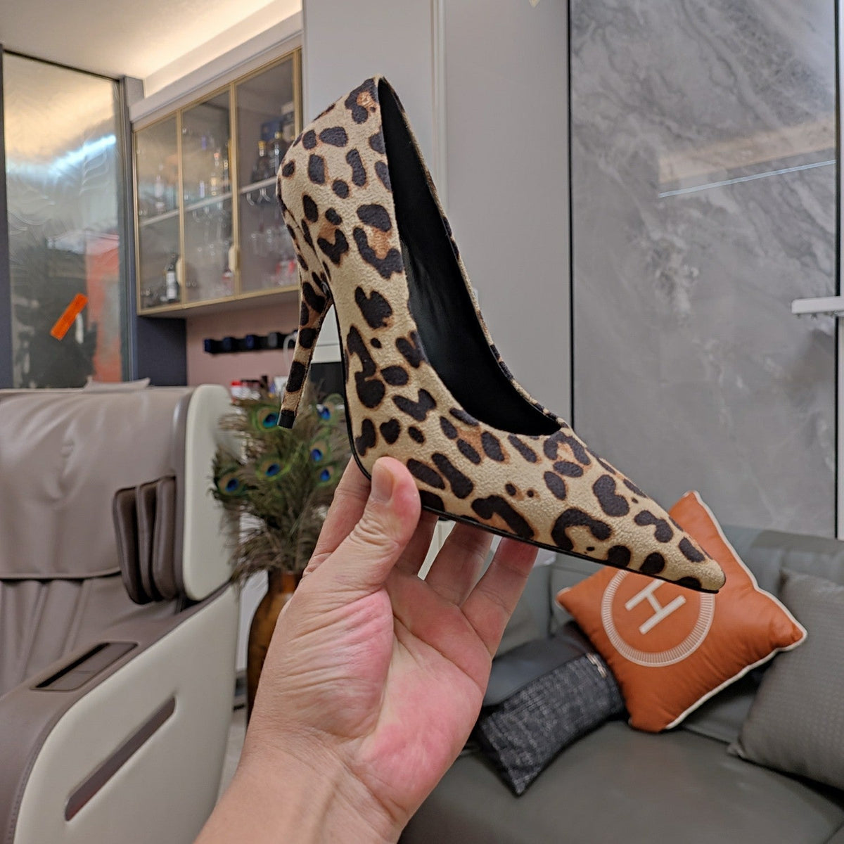 HIGH PUMPS IN BEIGE LEOPARD PRINT SUEDE