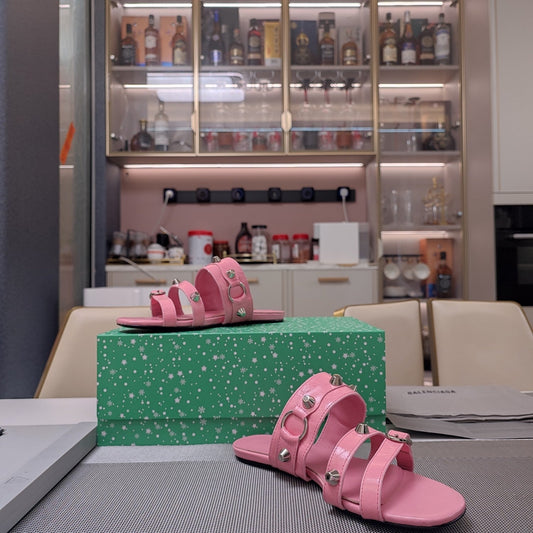 STRAPPY FLAT SANDALS IN WEWAK PINK STUDDED WAX-OIL SHEEPSKIN