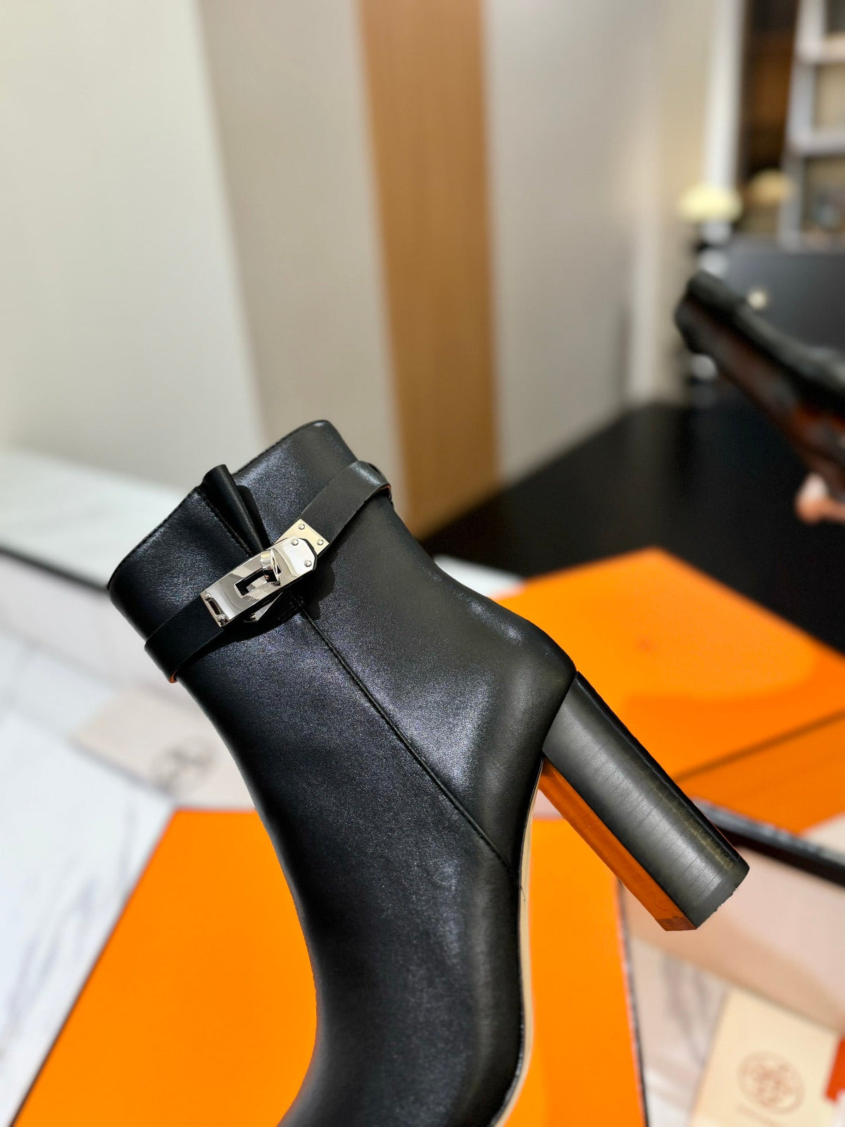 HM 26S ANKLE BOOTS 85 MM IN BLACK CALFSKIN