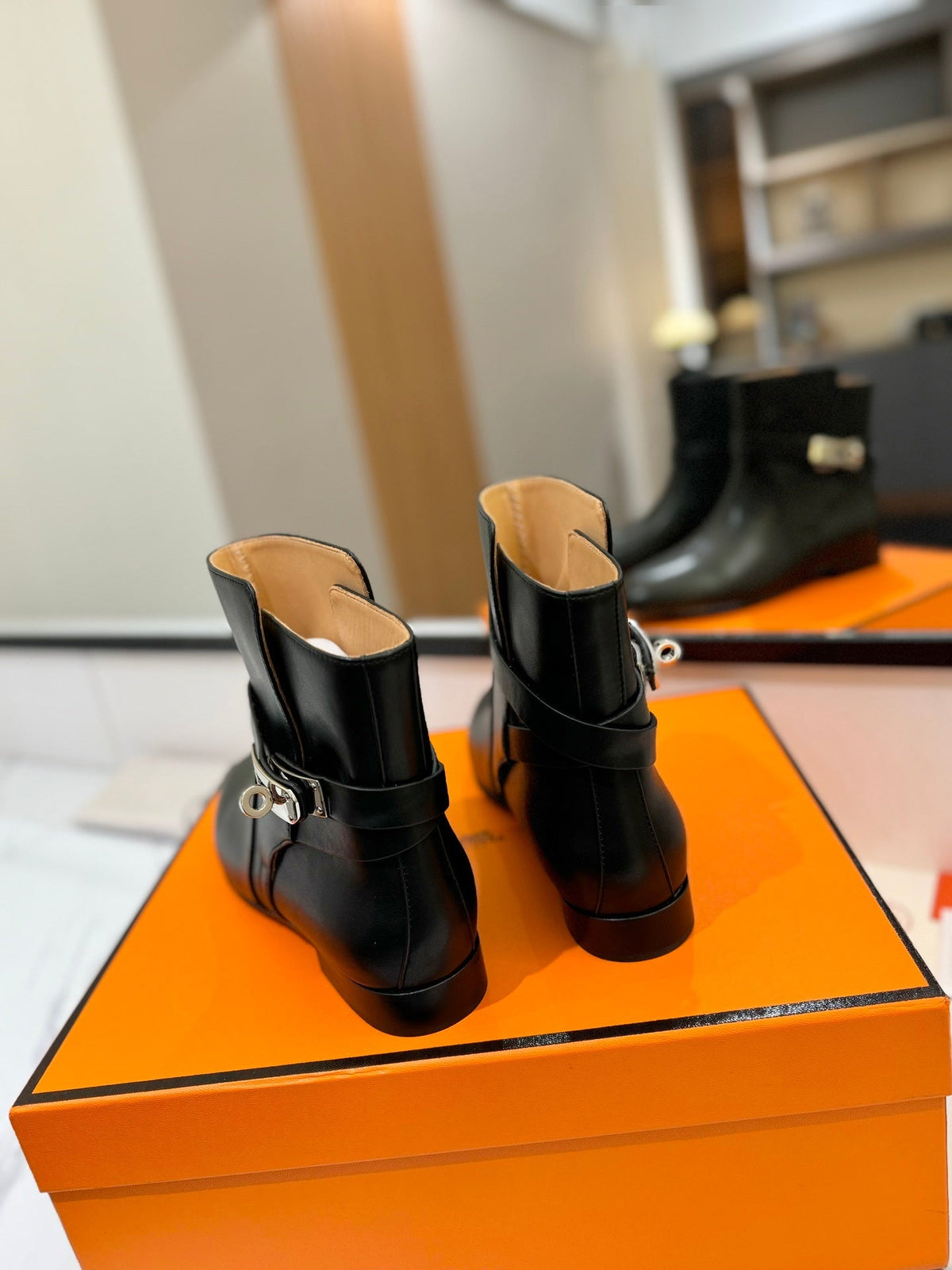 HM 26S NEO ANKLE BOOTS IN BLACK CALFSKIN