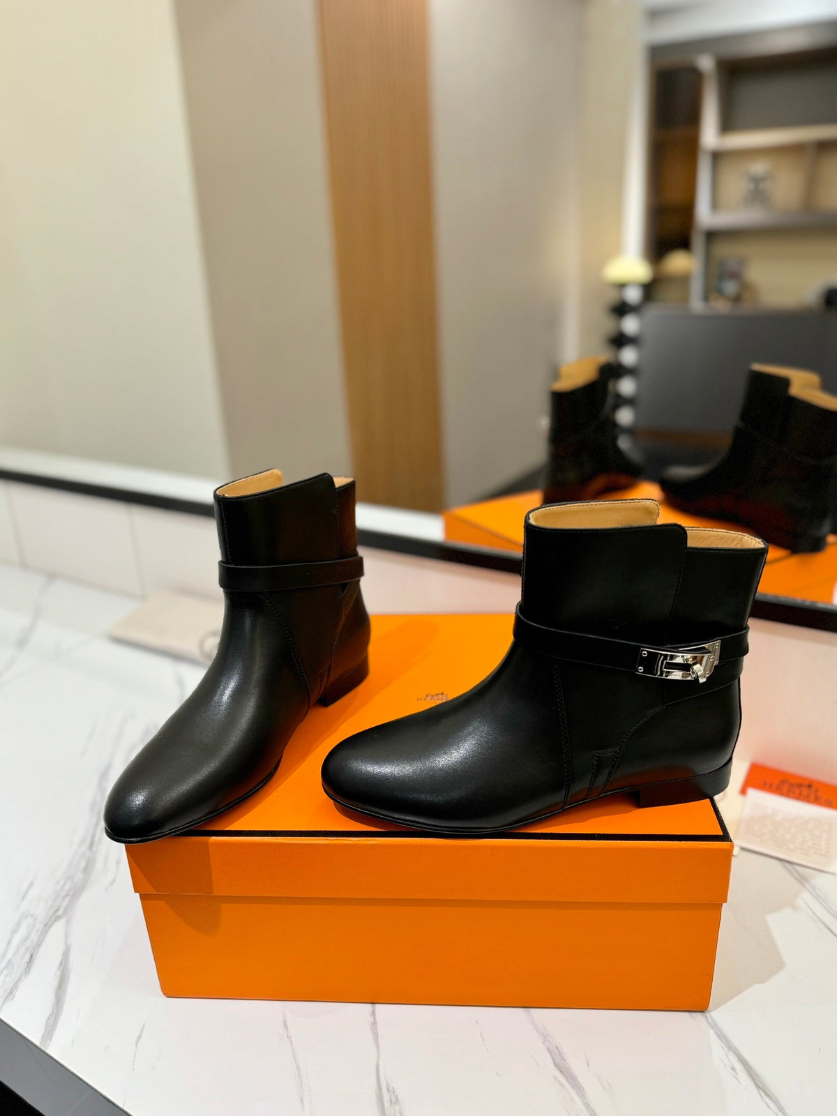 HM 26S NEO ANKLE BOOTS IN BLACK CALFSKIN