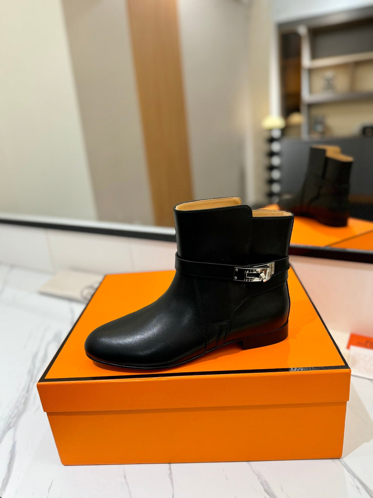 HM 26S NEO ANKLE BOOTS IN BLACK CALFSKIN
