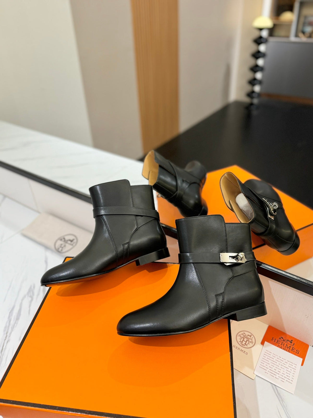 HM 26S NEO ANKLE BOOTS IN BLACK CALFSKIN