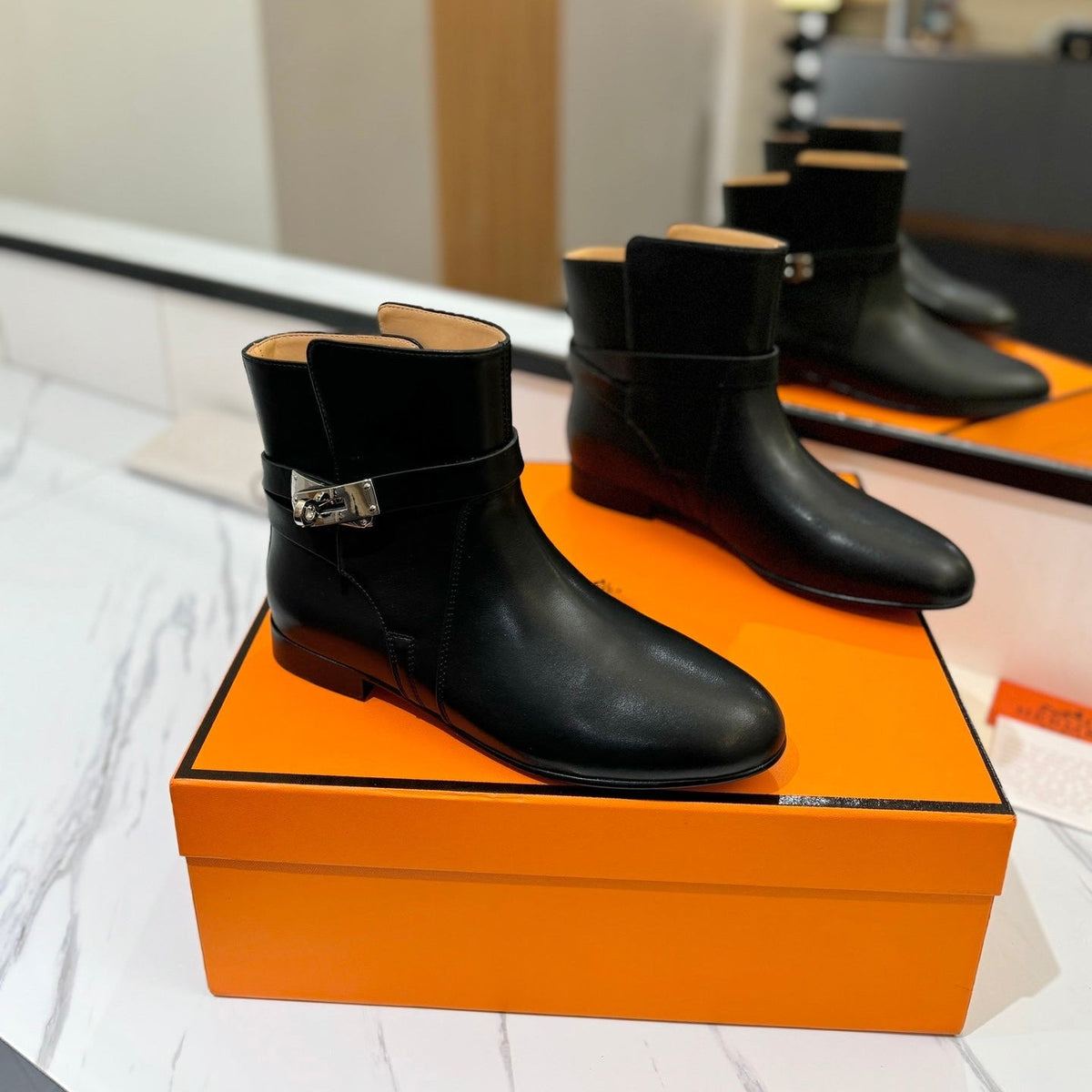 HM 26S NEO ANKLE BOOTS IN BLACK CALFSKIN