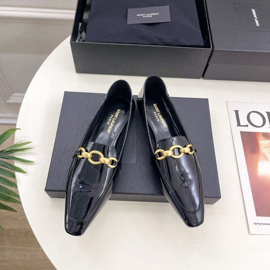 FLAT LOAFERS WITH GOLD CHAIN IN BLACK GLOSSY CALFSKIN
