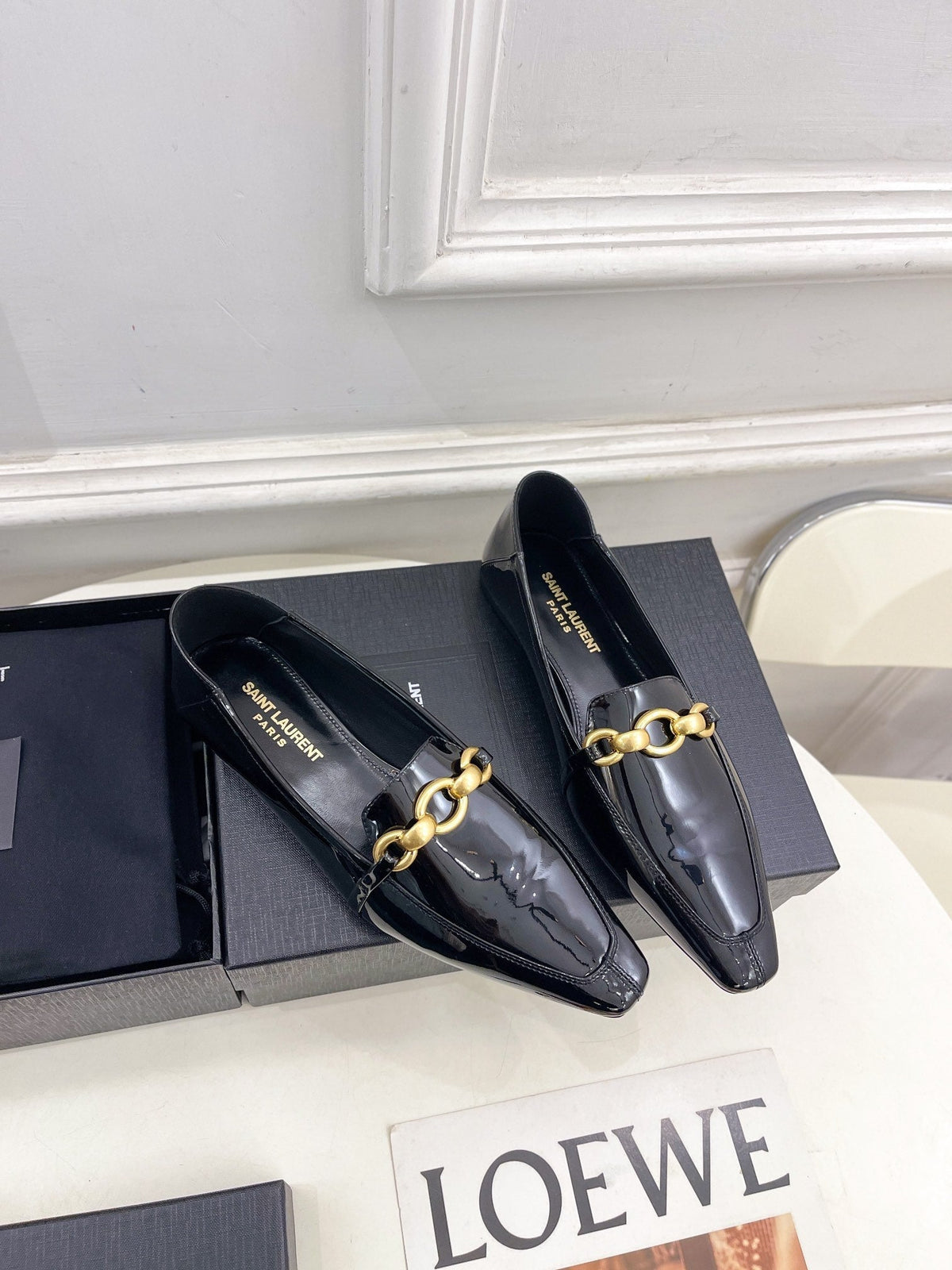 FLAT LOAFERS WITH GOLD CHAIN IN BLACK GLOSSY CALFSKIN